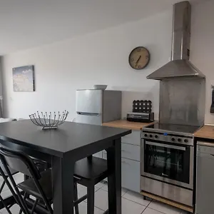 Appartement Appt De Charme Avec Grand Balcon Proche Avignon Wifi Gratuit, Monteux